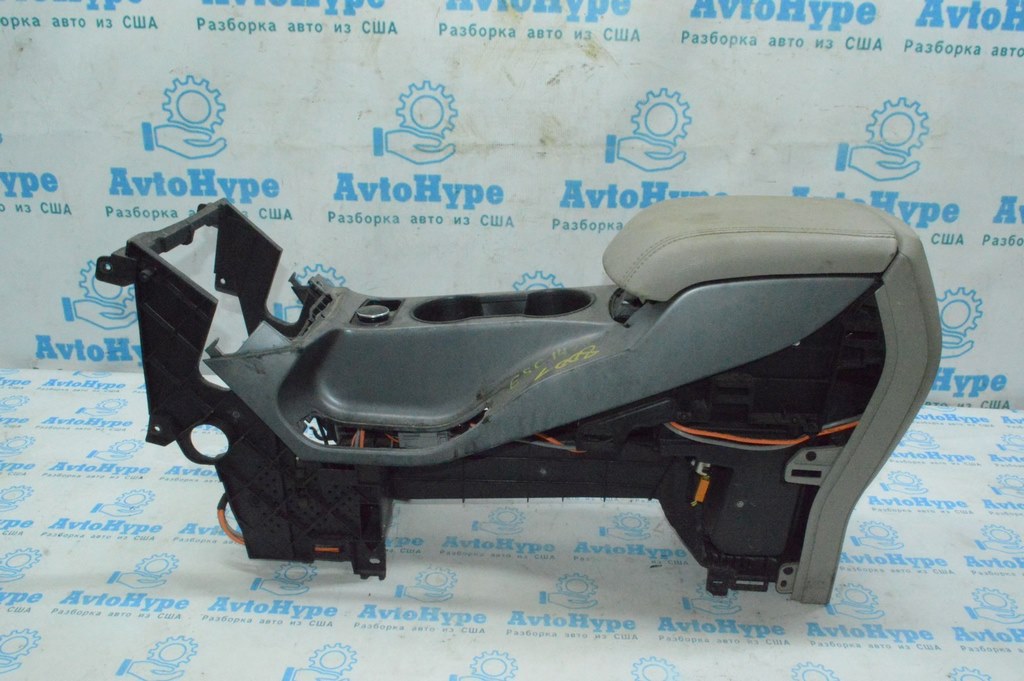 Консоль центральная (подлокотник и подстаканники) Ford Escape MK3 13- беж (08)