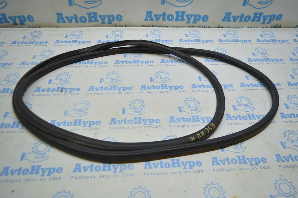 Уплотнитель двери зад прав Ford Escape MK3 13-