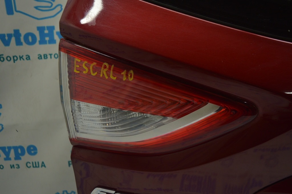 Фонарь внутренний (крышка багажника) левый Ford Escape MK3 13-16 дорест (10)