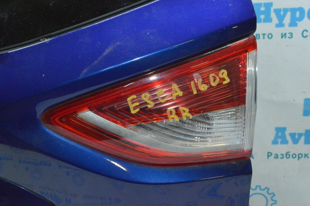 Фонарь внутренний (крышка багажника) правый Ford Escape MK3 13-16 дорест (09)