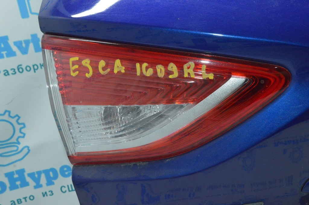 Фонарь внутренний (крышка багажника) левый Ford Escape MK3 13-16 дорест (09)