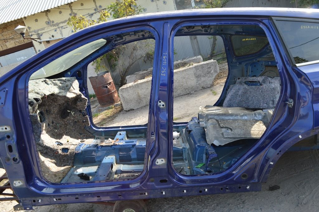 Стойка кузовная центральная левая Ford Escape MK3 13- синий цвет J4(09)