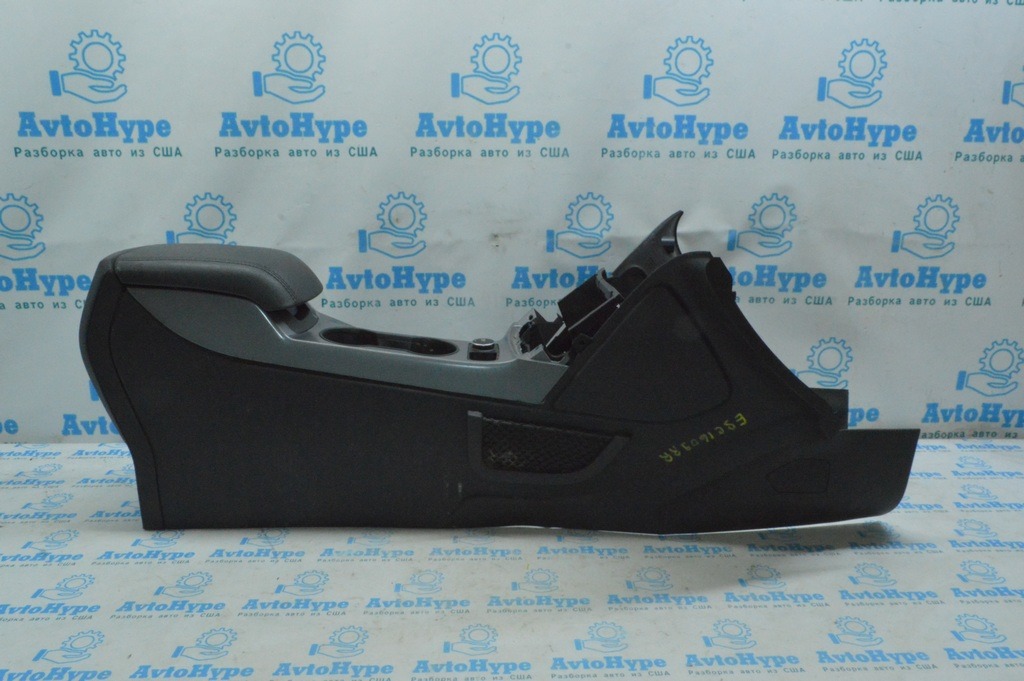 Консоль центральная (подлокотник и подстаканники) Ford Escape MK3 13- черн (09) потёрта