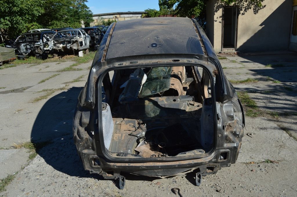 Задняя панель Ford Focus mk3 11-18 5d в сборе 2 части (07)