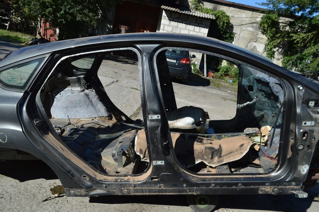 Стойка кузовная центральная правая Ford Focus mk3 11-18 (07) цвет J7