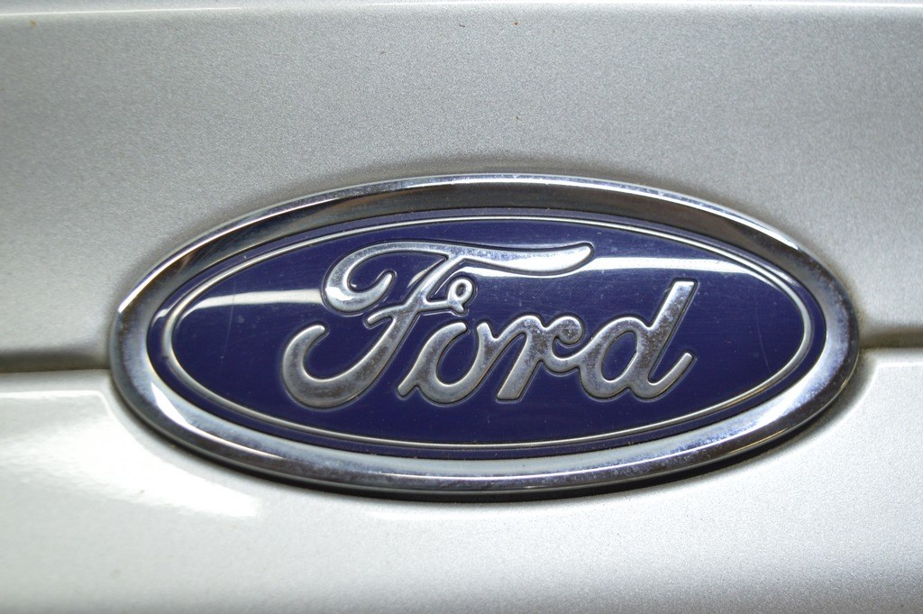 Эмблема значок крышки багажника Ford Fusion mk5 13-