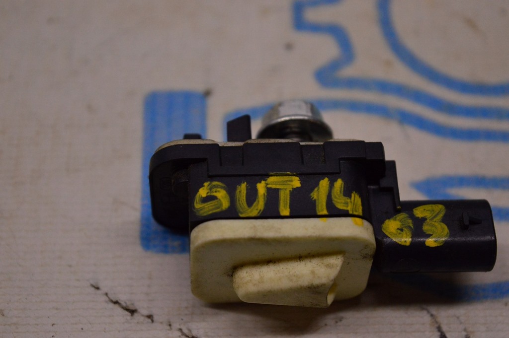 Датчик подушки безопасности дверь лев Subaru Outback 15-19 (03)