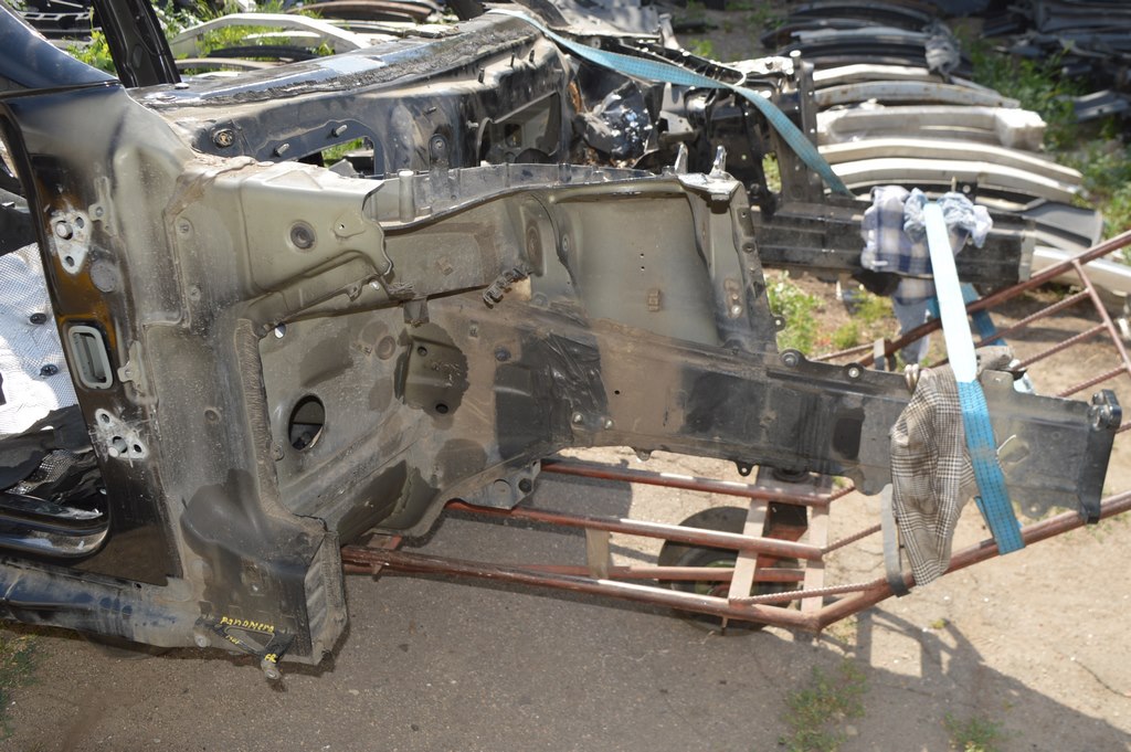 Четверть передняя правая Porsche Panamera 10-16 черный 041 (01)