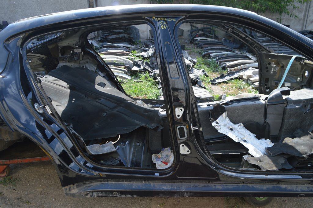 Скоба замка двери зад прав Porsche Panamera 10-16