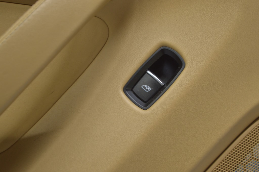 Управление стеклоподъемником зад лев Porsche Panamera 10-16