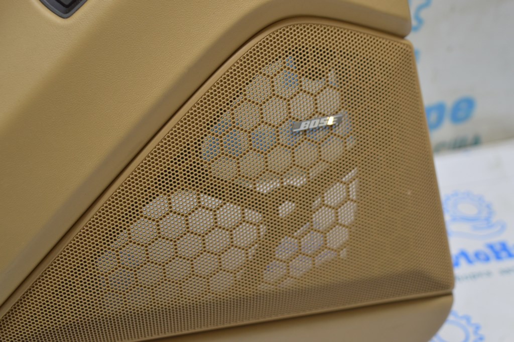 Вставка карточки нижняя под НЧ динамик зад лев Porsche Panamera 10-16 беж BOSE