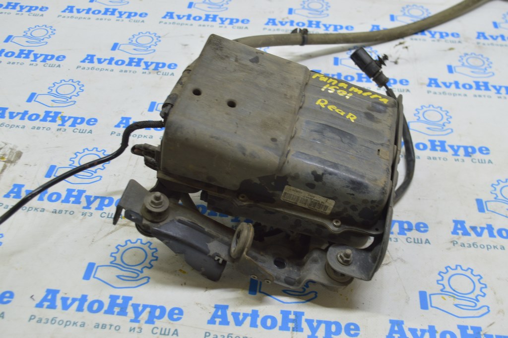 Кронштейн компрессора пневмоподвески Porsche Panamera 10-16