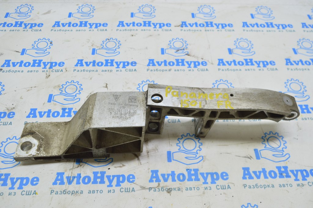 Кронштейн переднего стабилизатора правый Porsche Panamera 14-16