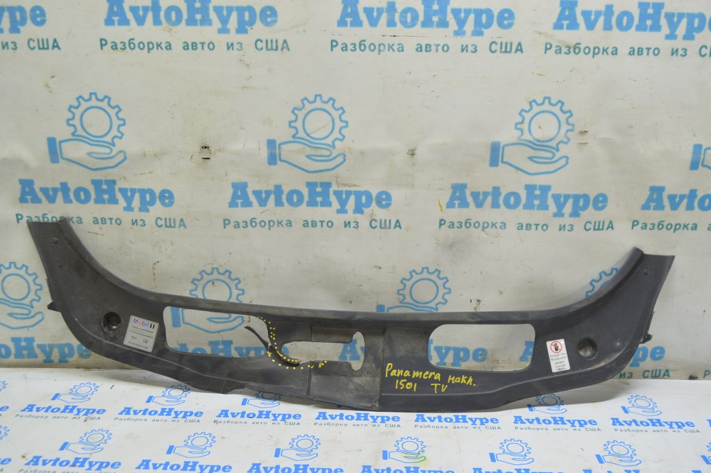 Накладка телевизора Porsche Panamera 10-16 (01) надрыв