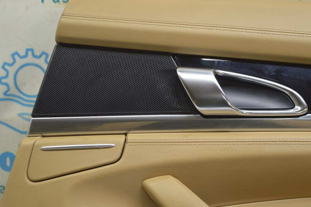 Вставка карточки верхняя под ВЧ динамик зад прав Porsche Panamera 10-16 черн