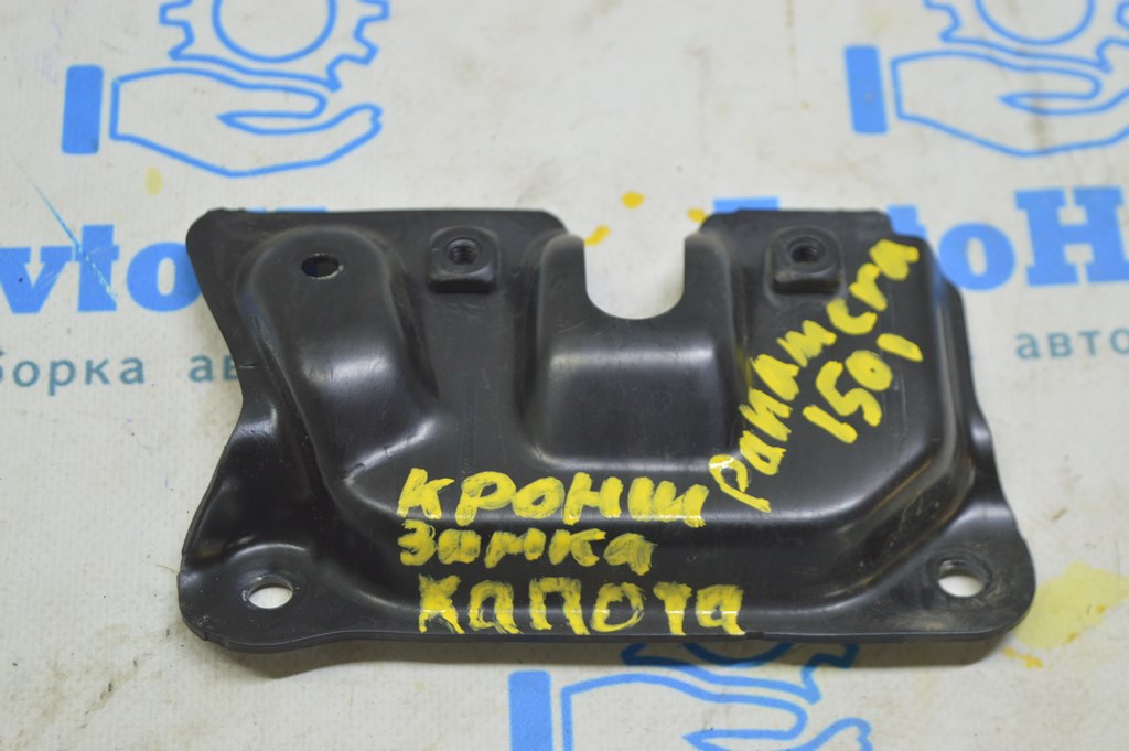 Кронштейн замка капота Porsche Panamera 10-16