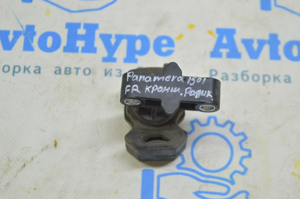 Кронштейн радиатора нижний правый Porsche Panamera 10-16 пластик