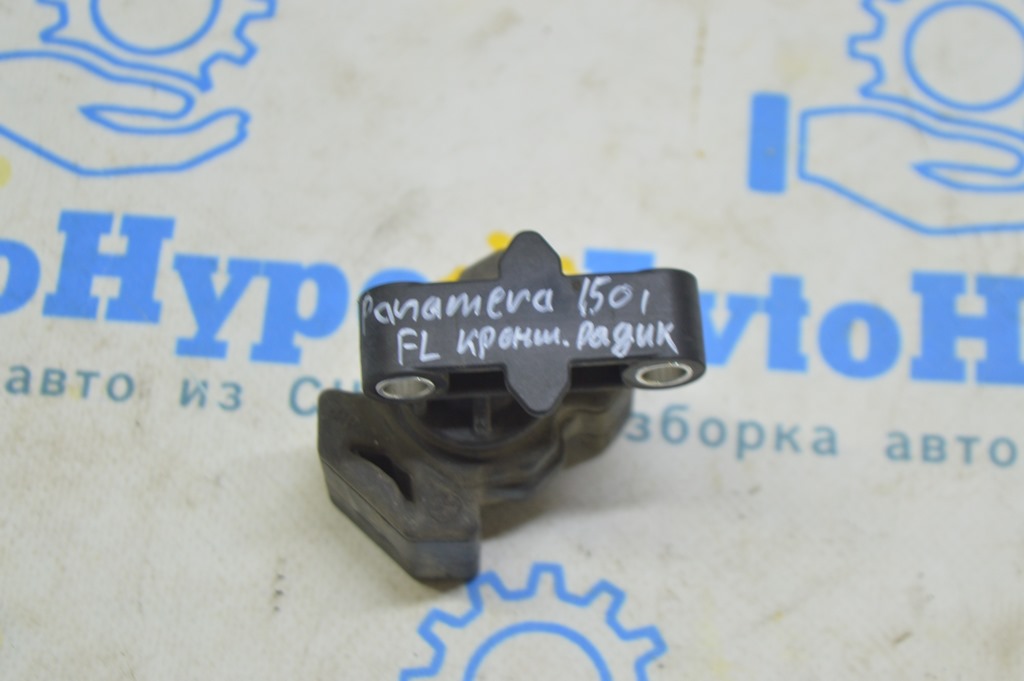 Кронштейн радиатора нижний левый Porsche Panamera 10-16 пластик