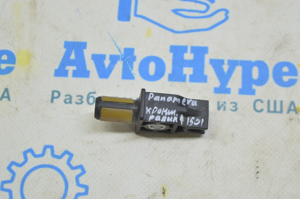 Кронштейн радиатора верхний правый Porsche Panamera 10-16 пластик