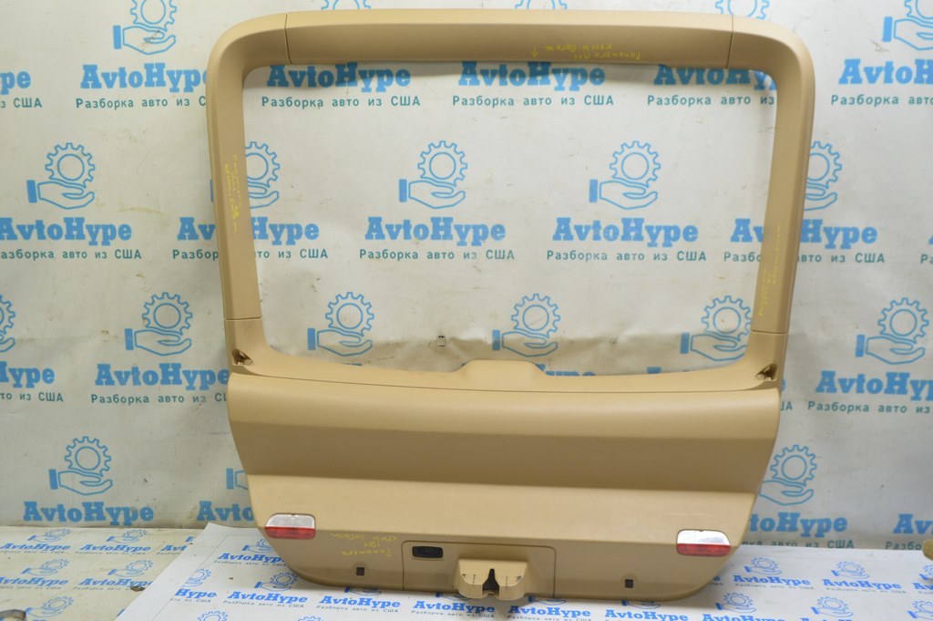 Обшивка двери багажника низ Porsche Panamera 14-16 беж