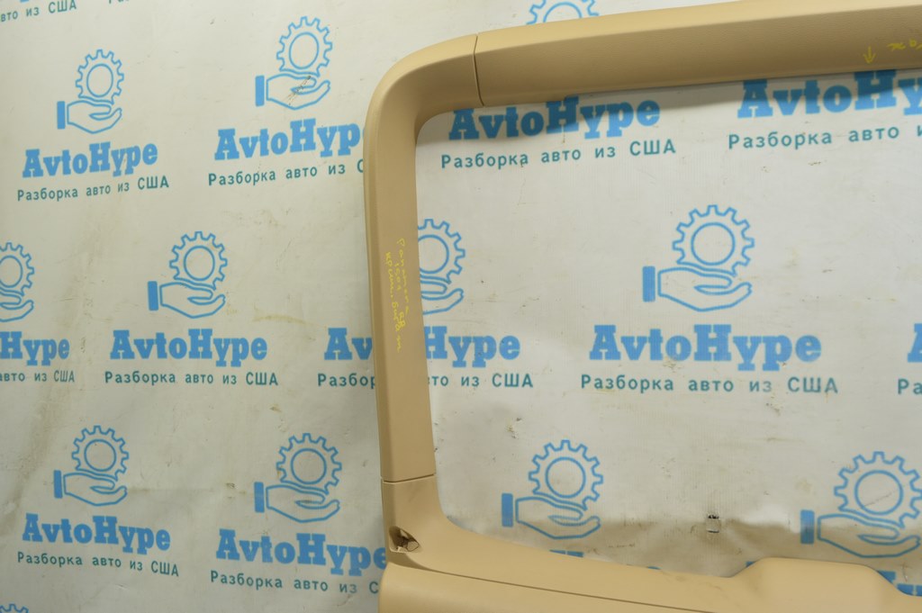 Обшивка двери багажника правая Porsche Panamera 14-16 беж