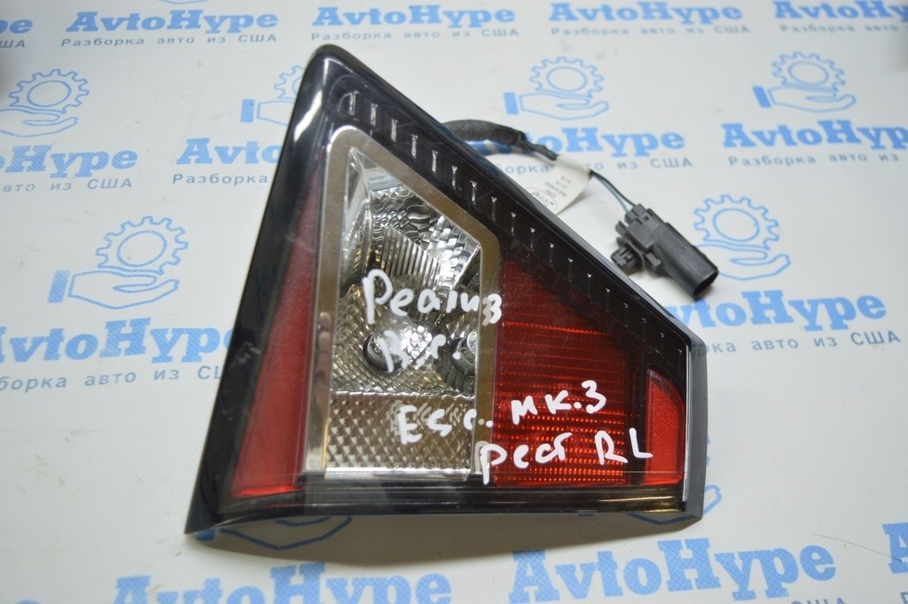 Фонарь внутренний (крышка багажника) левый Ford Escape MK3 17-19 рест
