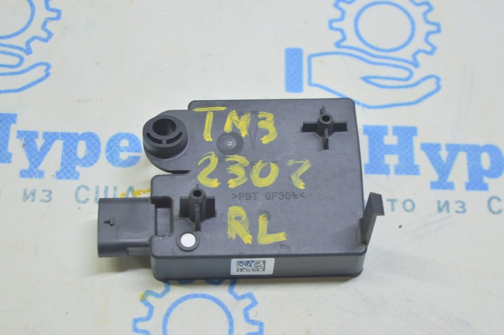 REAR BUMPER BODY CONTROL MODULE BCM Tesla Model 3 18- (02)