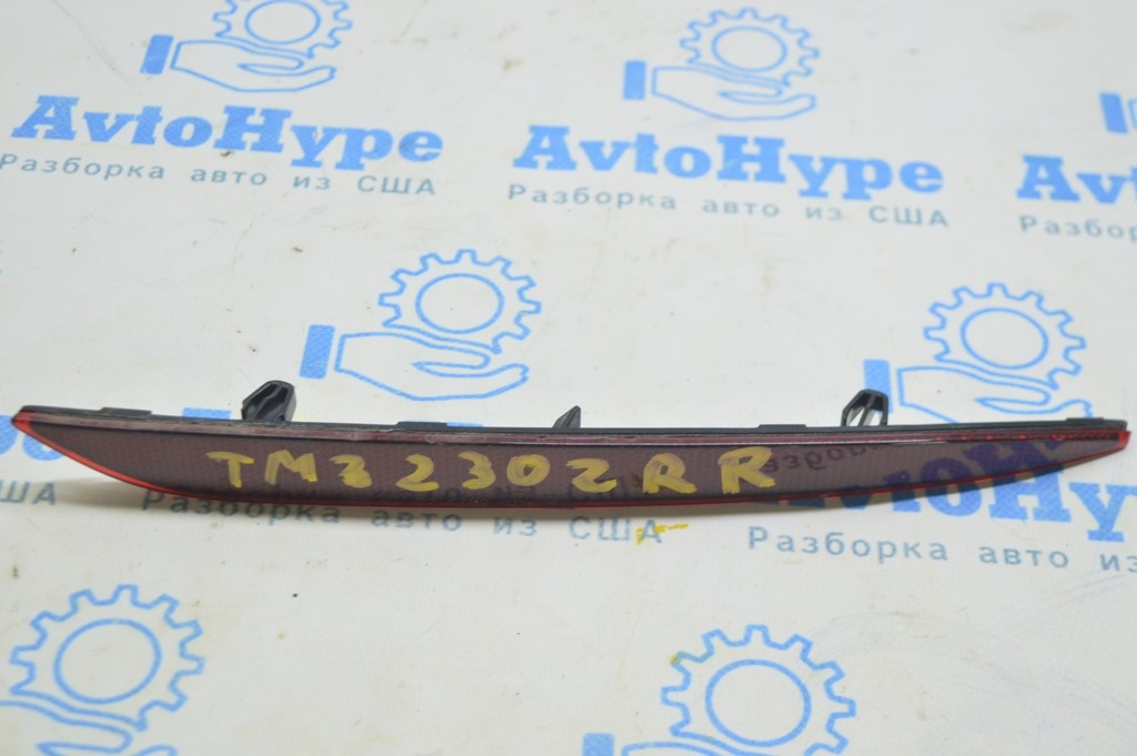 Отражатель заднего бампера правый Tesla Model 3 18-