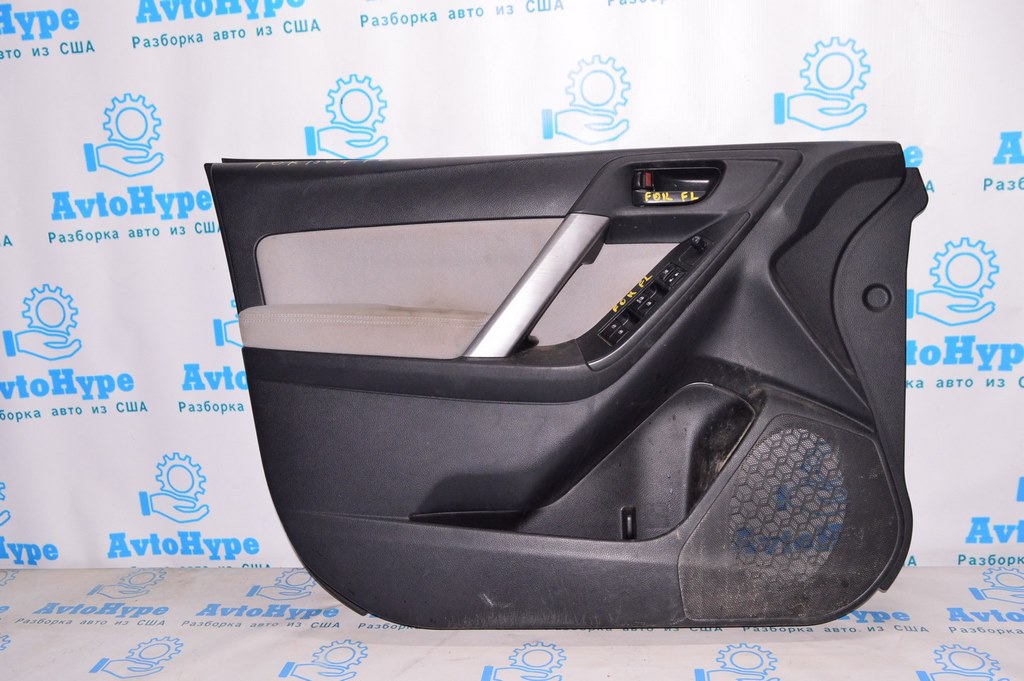 Обшивка двери (карточка) перед лев Subaru Forester 14-18 SJ черн с серой вставкой