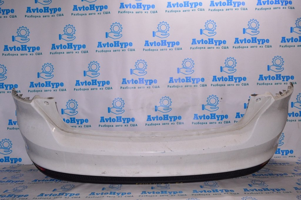 Бампер задний голый Ford Focus mk3 11-14 дорест 5d (06) белый цвет YZ