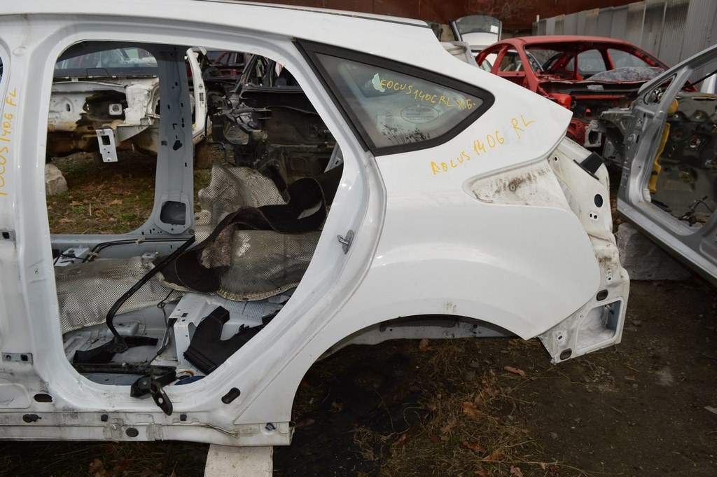 Четверть крыло задняя левая Ford Focus mk3 11-18 5d (06) белый цвет YZ