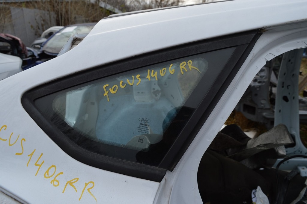 Форточка (глухое стекло) задняя правая Ford Focus mk3 11-18 5d с молдингом мат