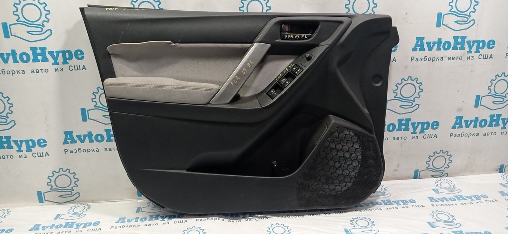 Обшивка двери (карточка) перед лев Subaru Forester 14-18 SJ (03) черн с серой вставкой деф.