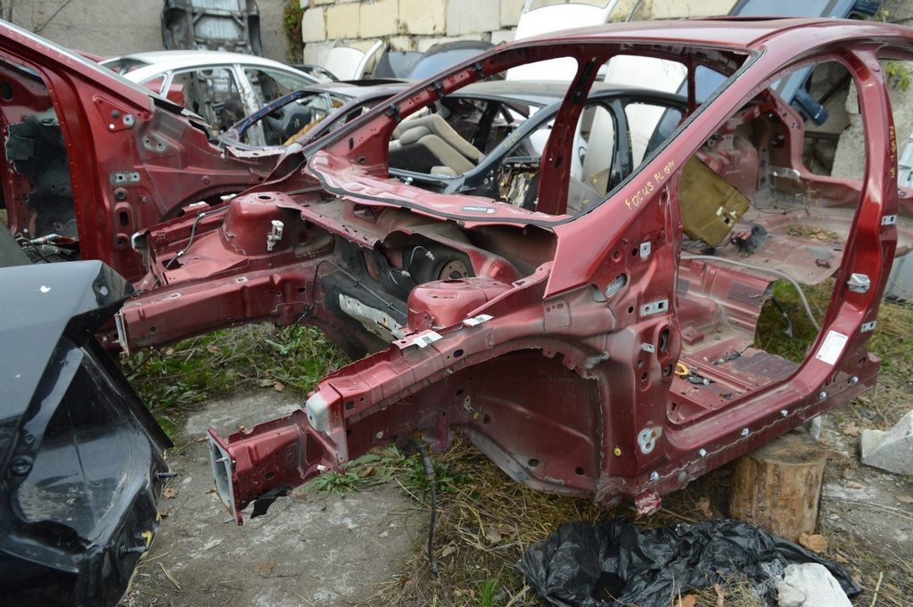 Четверть передняя левая Ford Focus mk3 11-18 (04) бордовая