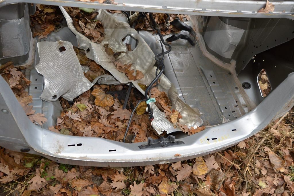 Задняя панель Ford Fiesta 11-19 4d из двух частей (01) серебро