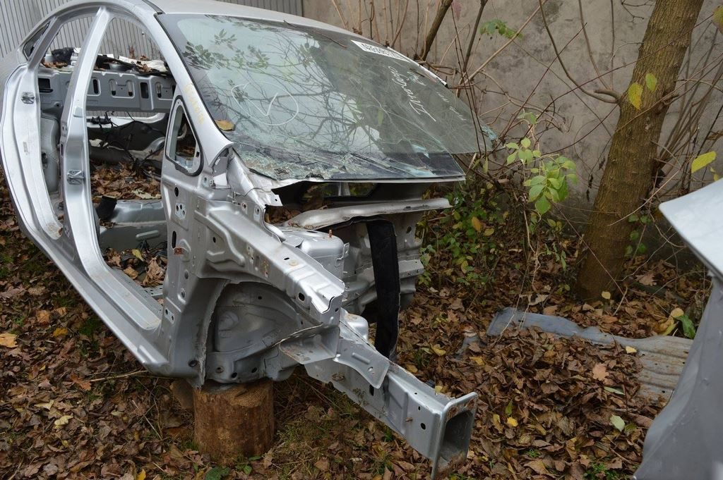 Четверть передняя правая Ford Fiesta 11-19  серебро цвет ux (01)