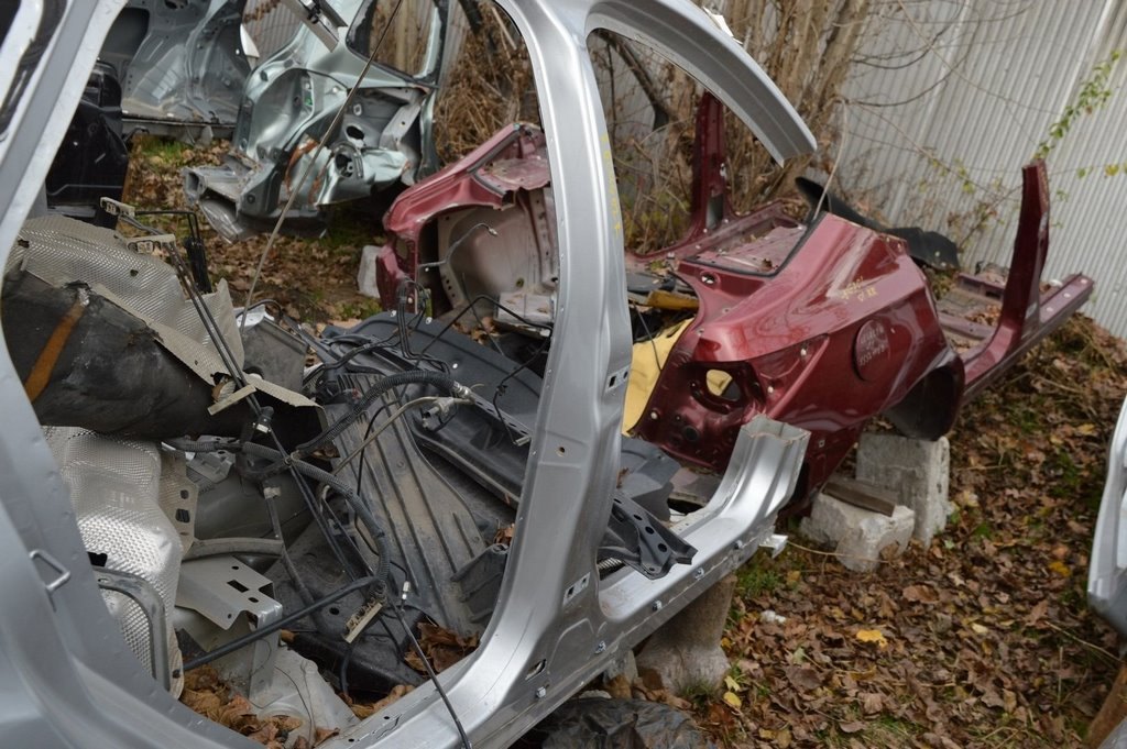 Стойка кузовная центральная правая Ford Focus mk3 11-18 (02) серебро ,порог до перед стойки