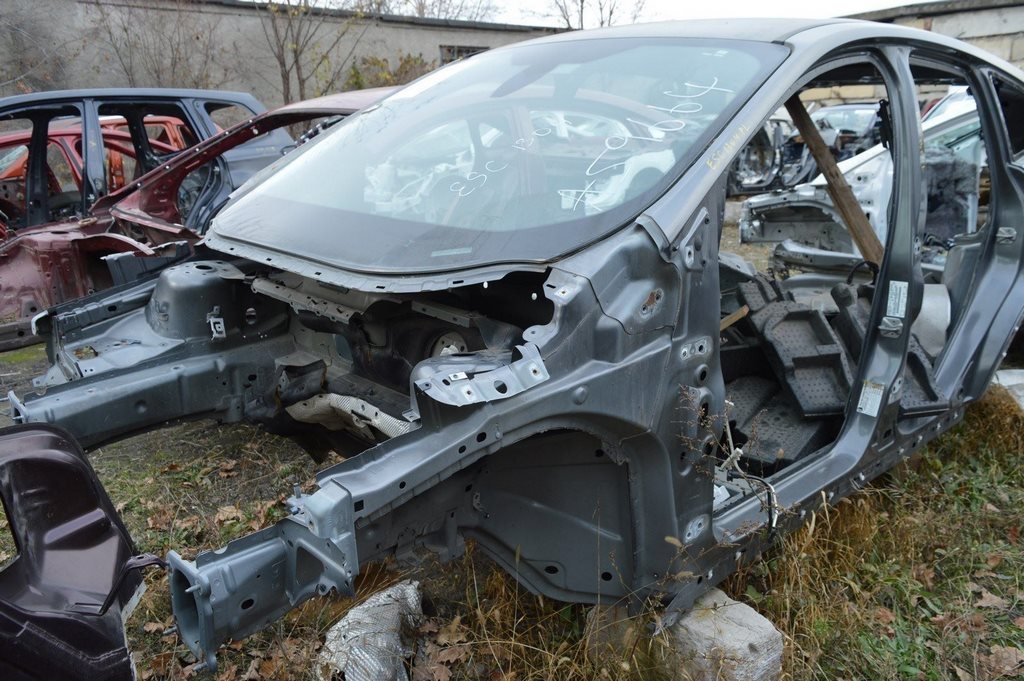 Четверть передняя правая Ford Escape MK3 13-16 дорест графит цвет UJ (04)