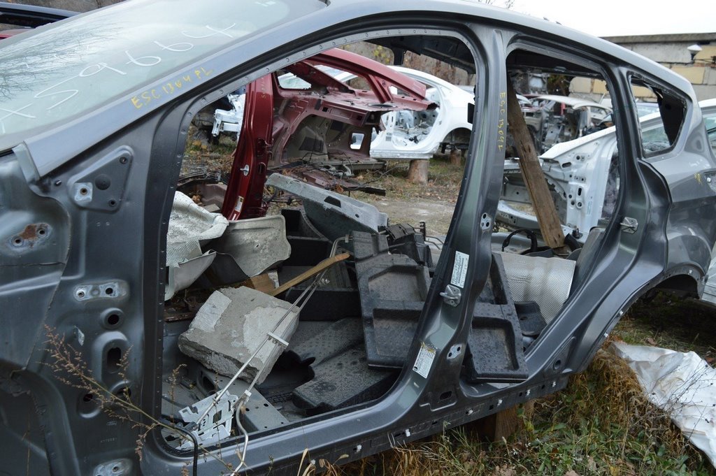 Стойка кузовная центральная левая Ford Escape MK3 13- (04) графит