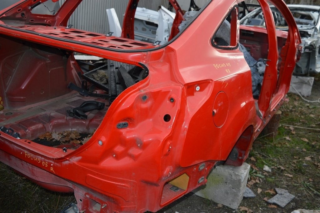 Четверть крыло задняя правая Ford Focus mk3 11-18 4d (05) красная