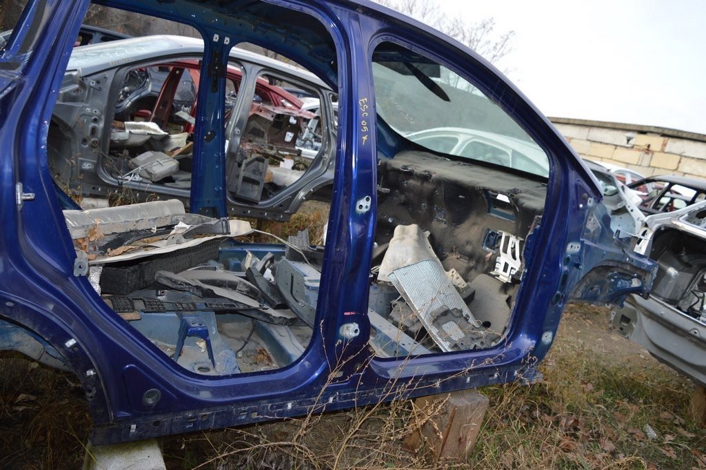 Стойка кузовная центральная правая Ford Escape MK3 13-синий цвет J4(05)