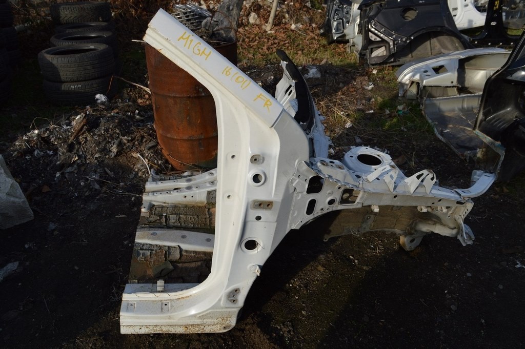 Четверть передняя правая Toyota Highlander 14- (01) белая деф