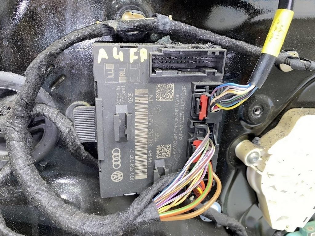 Компьютер двери перед прав Audi a4 b8 08-16