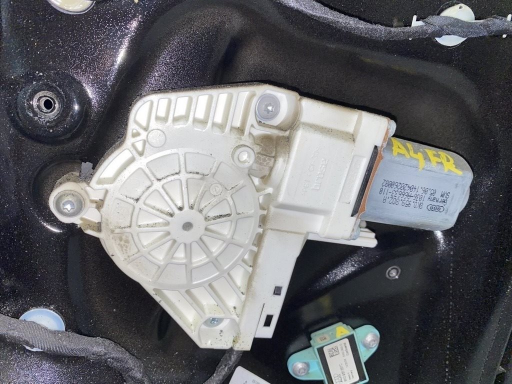 Стеклоподъемник с мотором перед прав Audi a4 b8 08-16