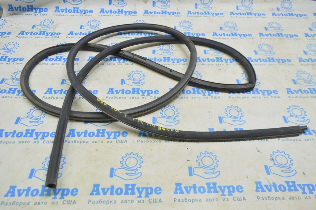 Уплотнитель двери перед прав Mercedes GLC X253 16-