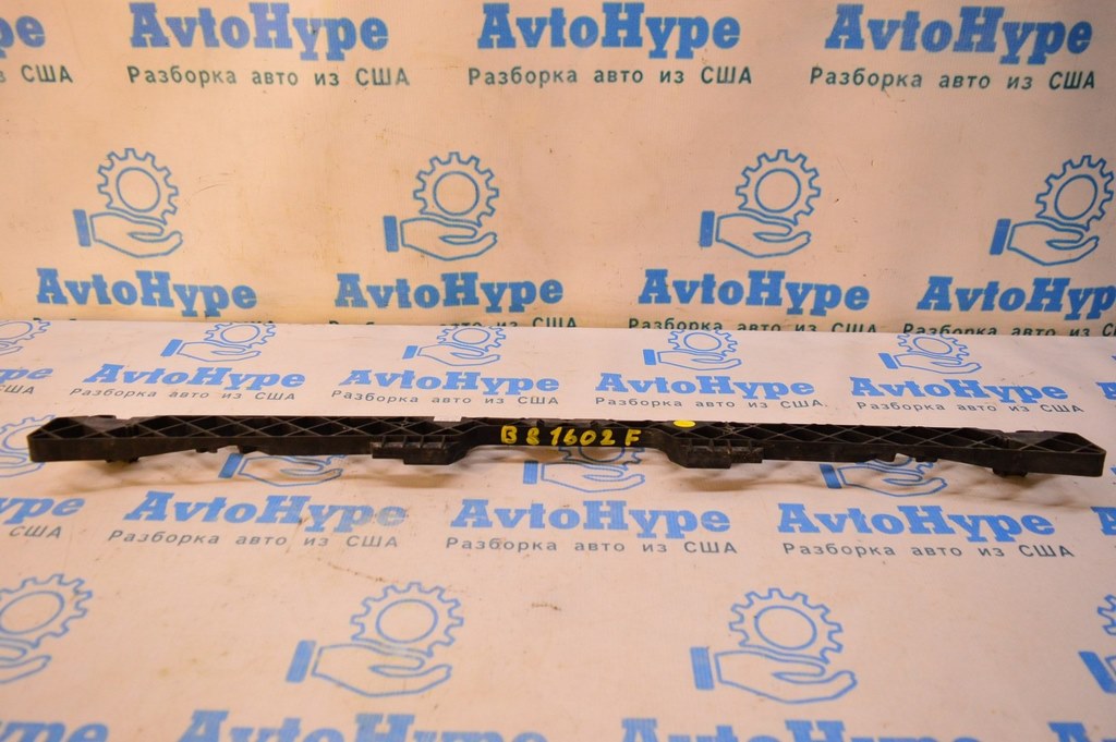 Крепление переднего бампера центральное VW Passat b8 USA