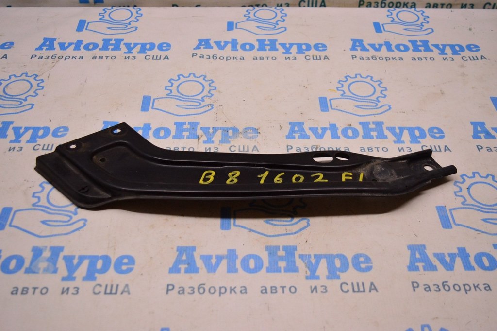 Планка телевизора ресничка левая VW Passat b8 USA