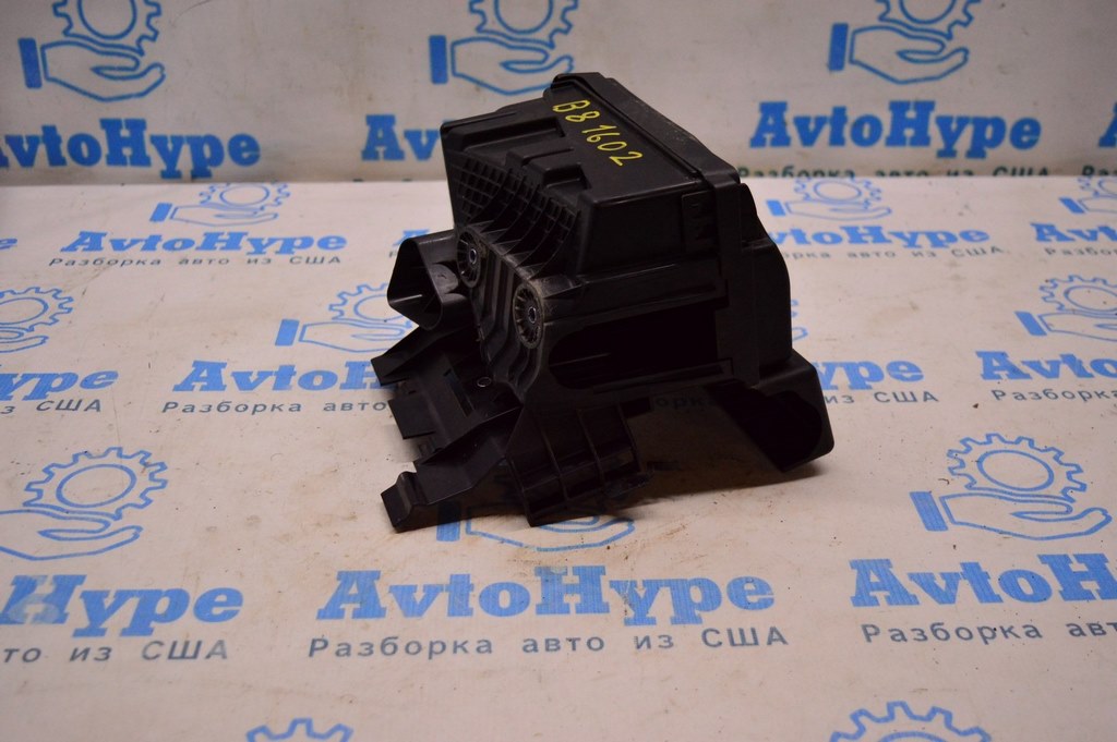 Блок предохранителей подкапотный VW Passat b8 USA (02)