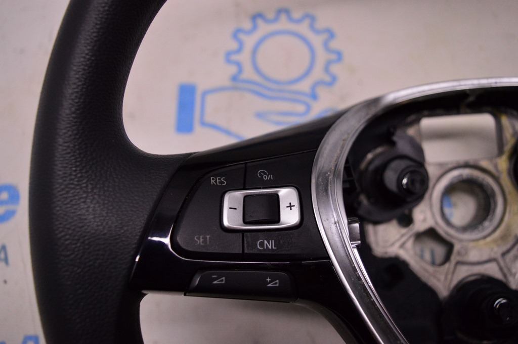 Кнопки управления (на руле) VW Passat b8 USA (02)