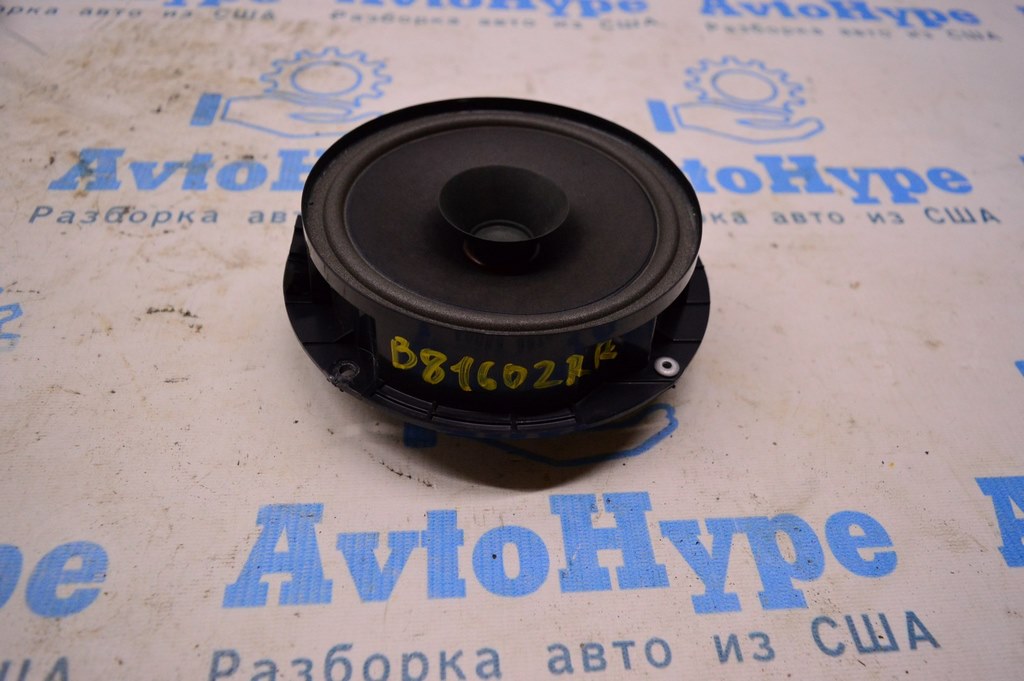 Динамик зад прав VW Passat b8 USA